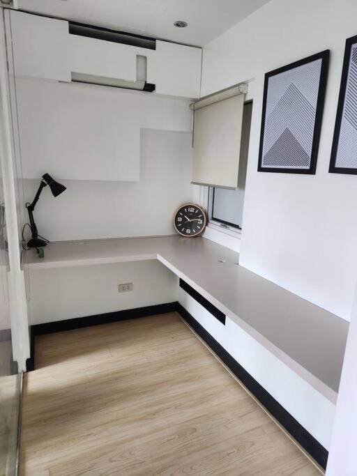Enjoy Bgc Sunset And Golf Course View 2 Bedroom Loft With 100Mbps Internet Connection Манила Екстериор снимка